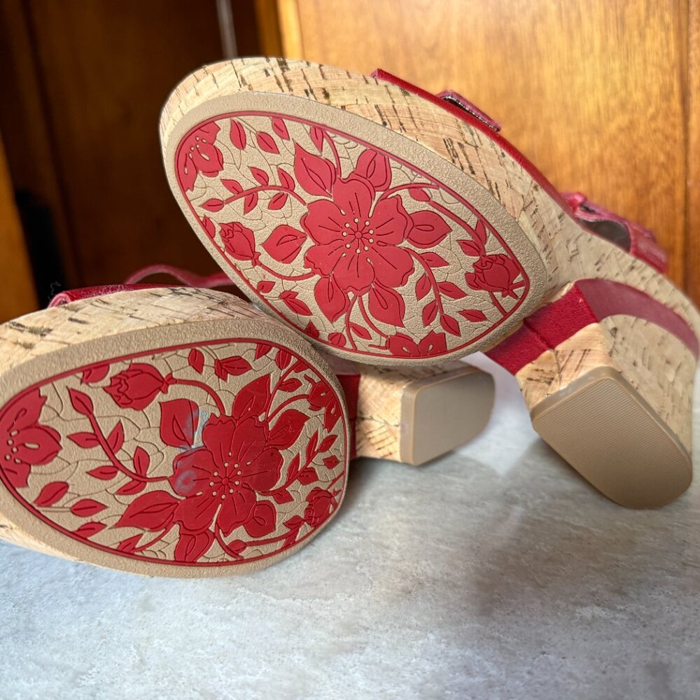 Sofft Red Wedge Sandals * Size 7.5 * EUC - Picture 6 of 8